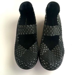 NWOT Steve Madden Black Silver Thread Wedges